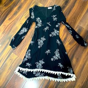 Floral black dress! Super slimming!!